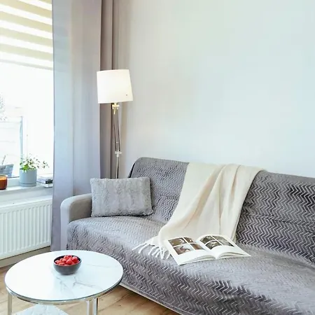 Przytulny Niedaleko Lotniska W Modlinie Apartment